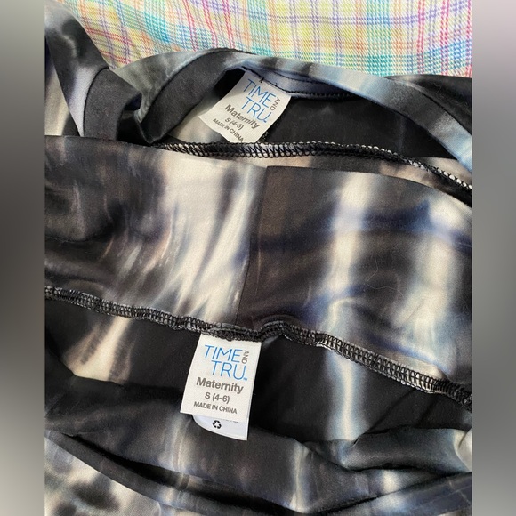 Maternity Shirts Bundle - Picture 9 of 13